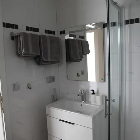 Apartmany Hluboka Nad Vltavou S Vyhledem Na Zamek Exterior photo
