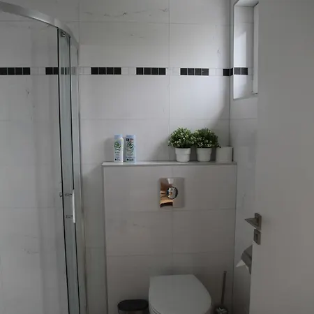 Apartmany Hluboka Nad Vltavou S Vyhledem Na Zamek Exterior photo